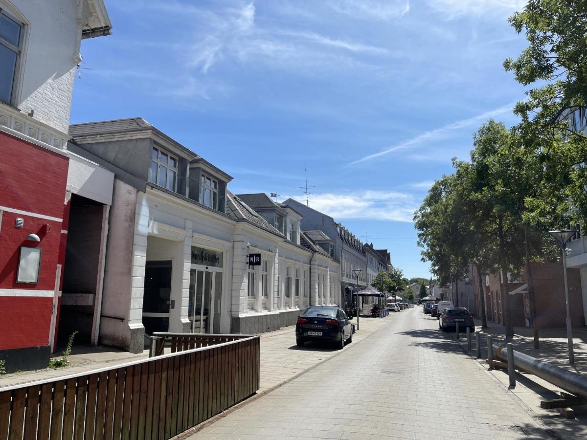 Aday - Blue Light Suite Apartment In The Center Of Hjørring Exterior foto